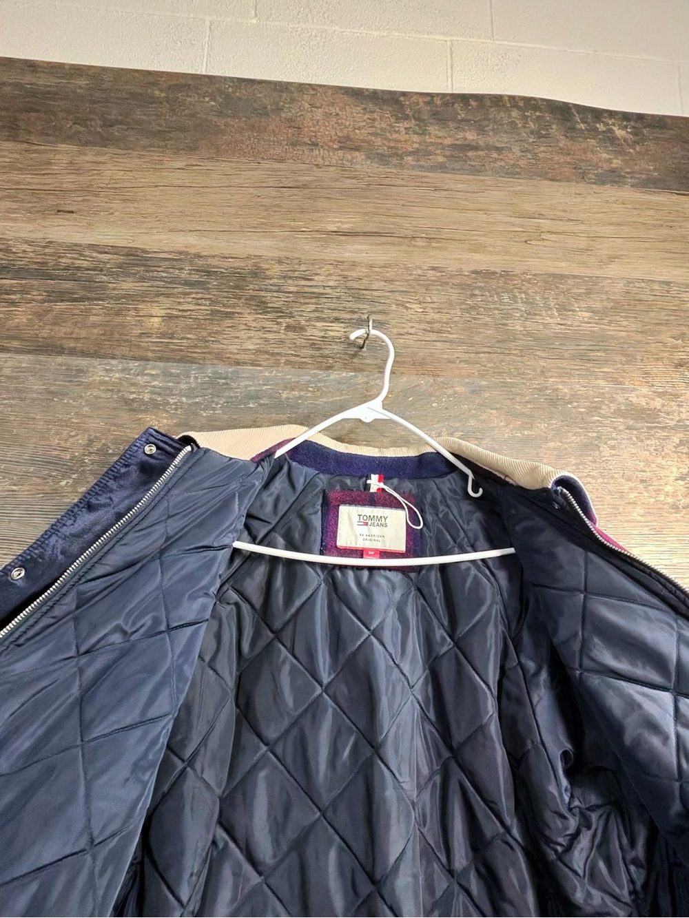 Tommy Hilfiger Quilted Navy Jacket with Cream Collar - Picture 3 of 11